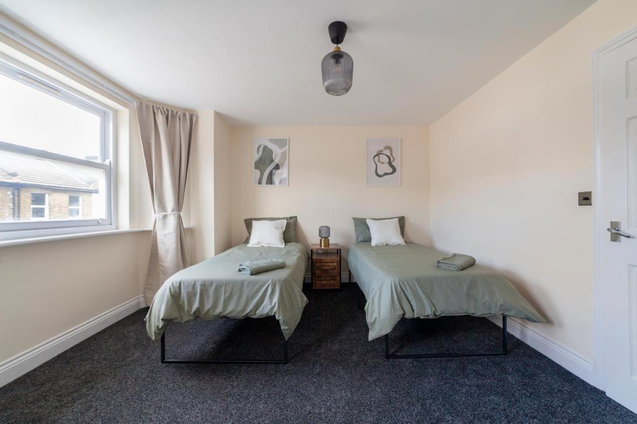 Arte Stays: Spacious Garden House In Stratford With Free Parking Holiday home London