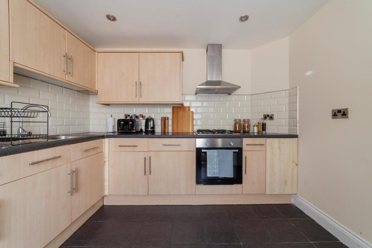 Arte Stays: Spacious Garden House In Stratford With Free Parking Holiday home *