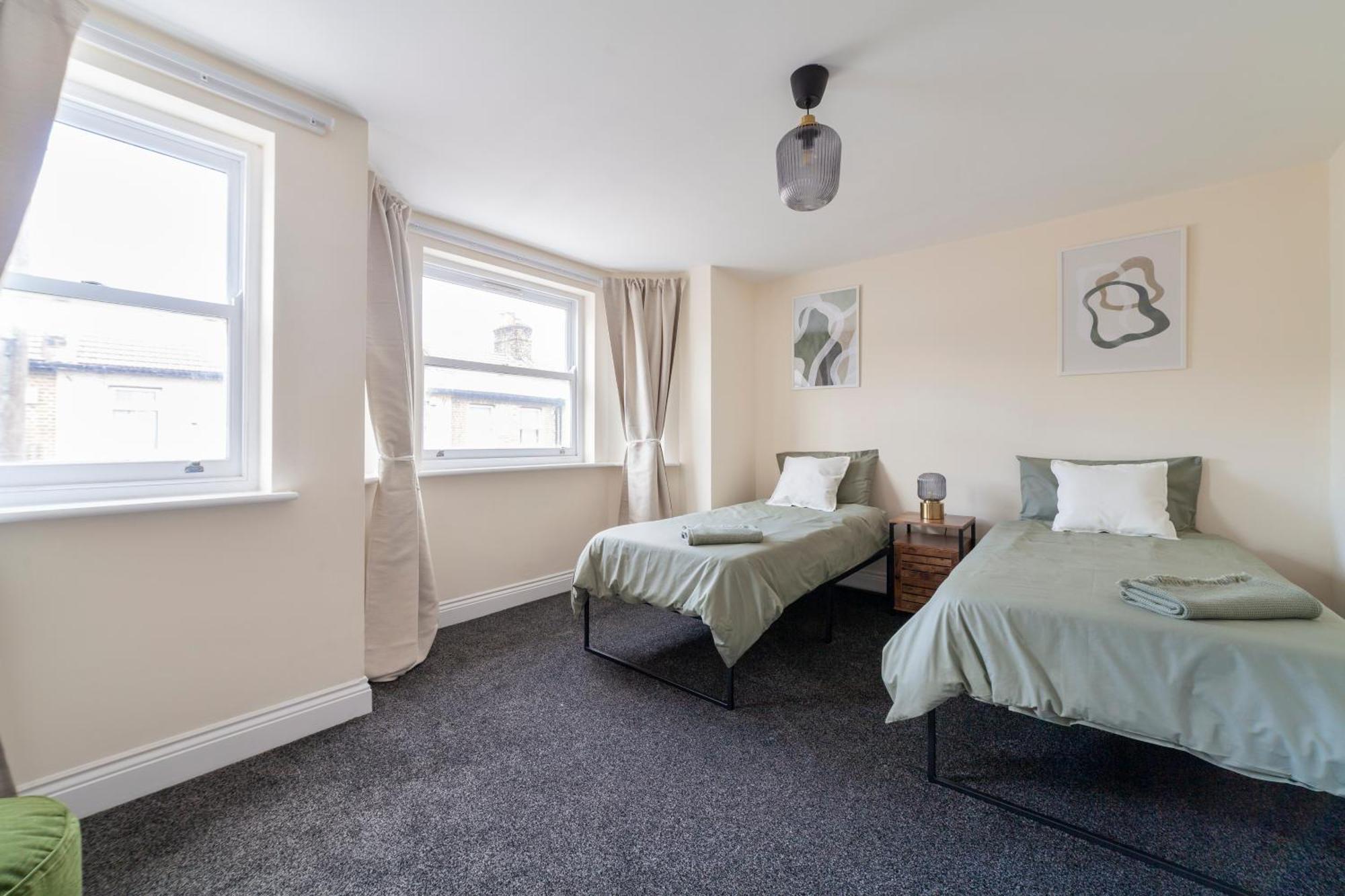 Arte Stays: Spacious Garden House In Stratford With Free Parking Holiday home *