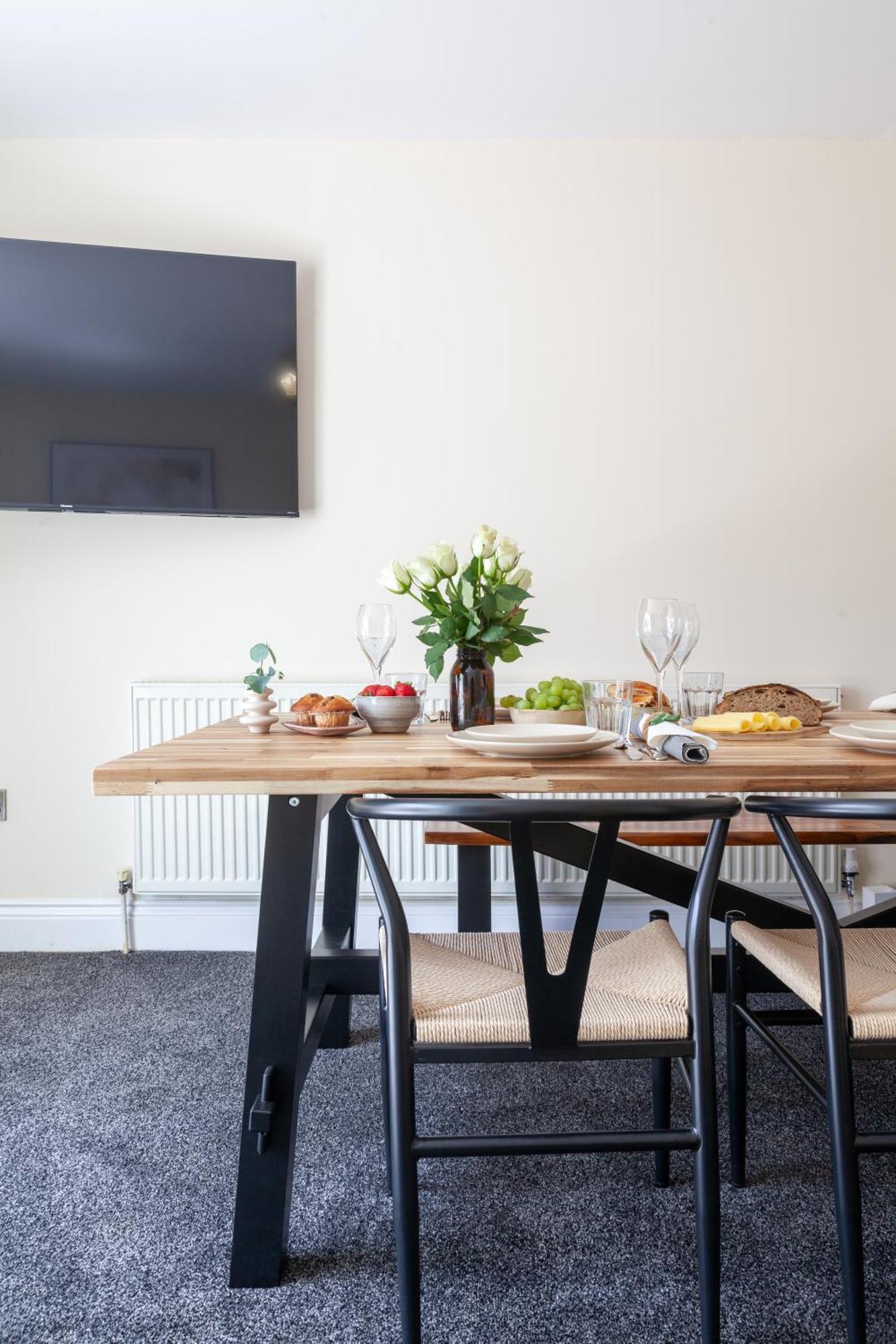 Arte Stays: Spacious Garden House In Stratford With Free Parking Holiday home London