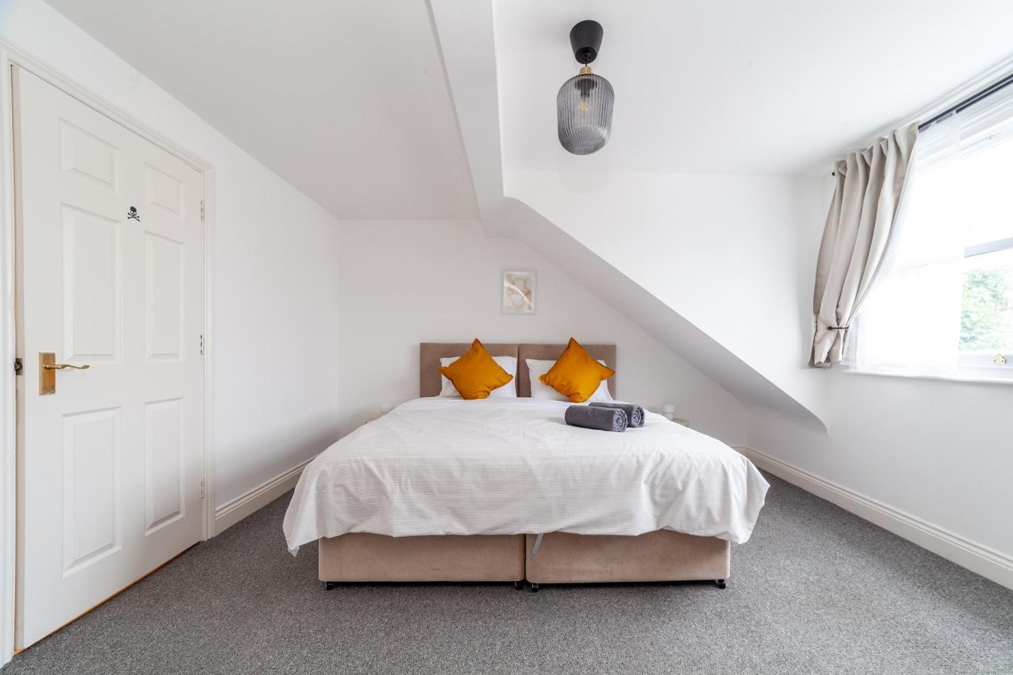 Arte Stays: Spacious Garden House In Stratford With Free Parking London