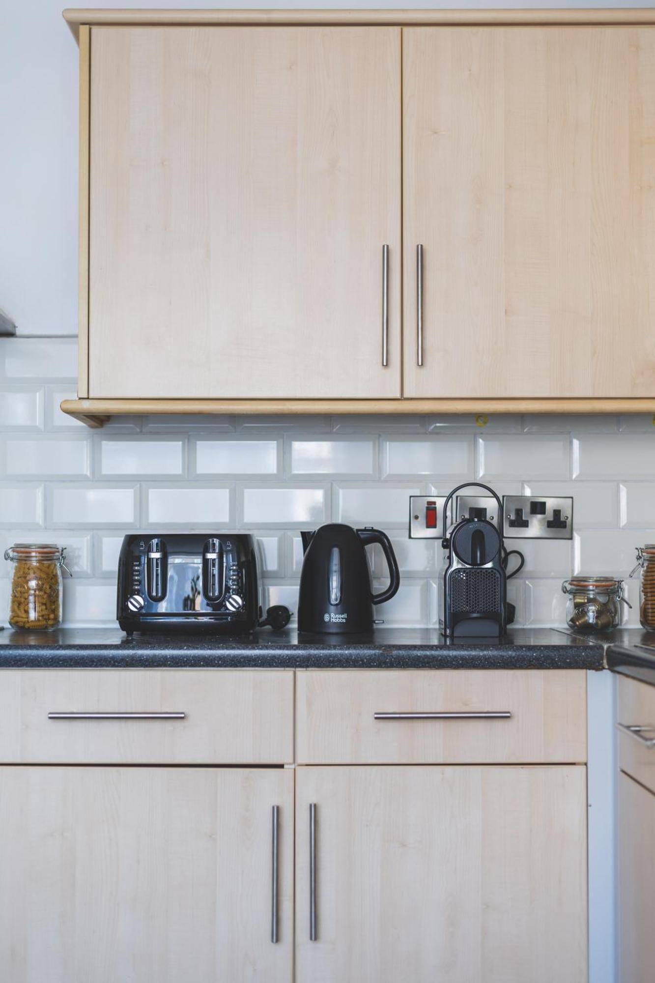 Arte Stays: Spacious Garden House In Stratford With Free Parking Holiday home
