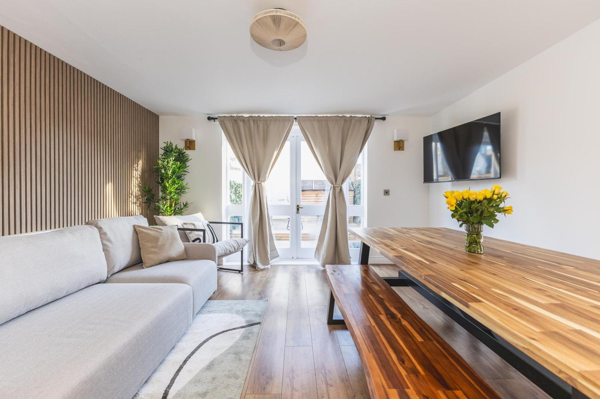 Arte Stays: Spacious Garden House In Stratford With Free Parking Holiday home