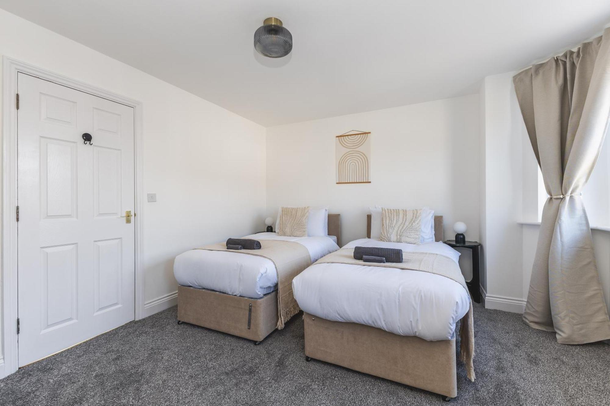 Arte Stays: Spacious Garden House In Stratford With Free Parking London