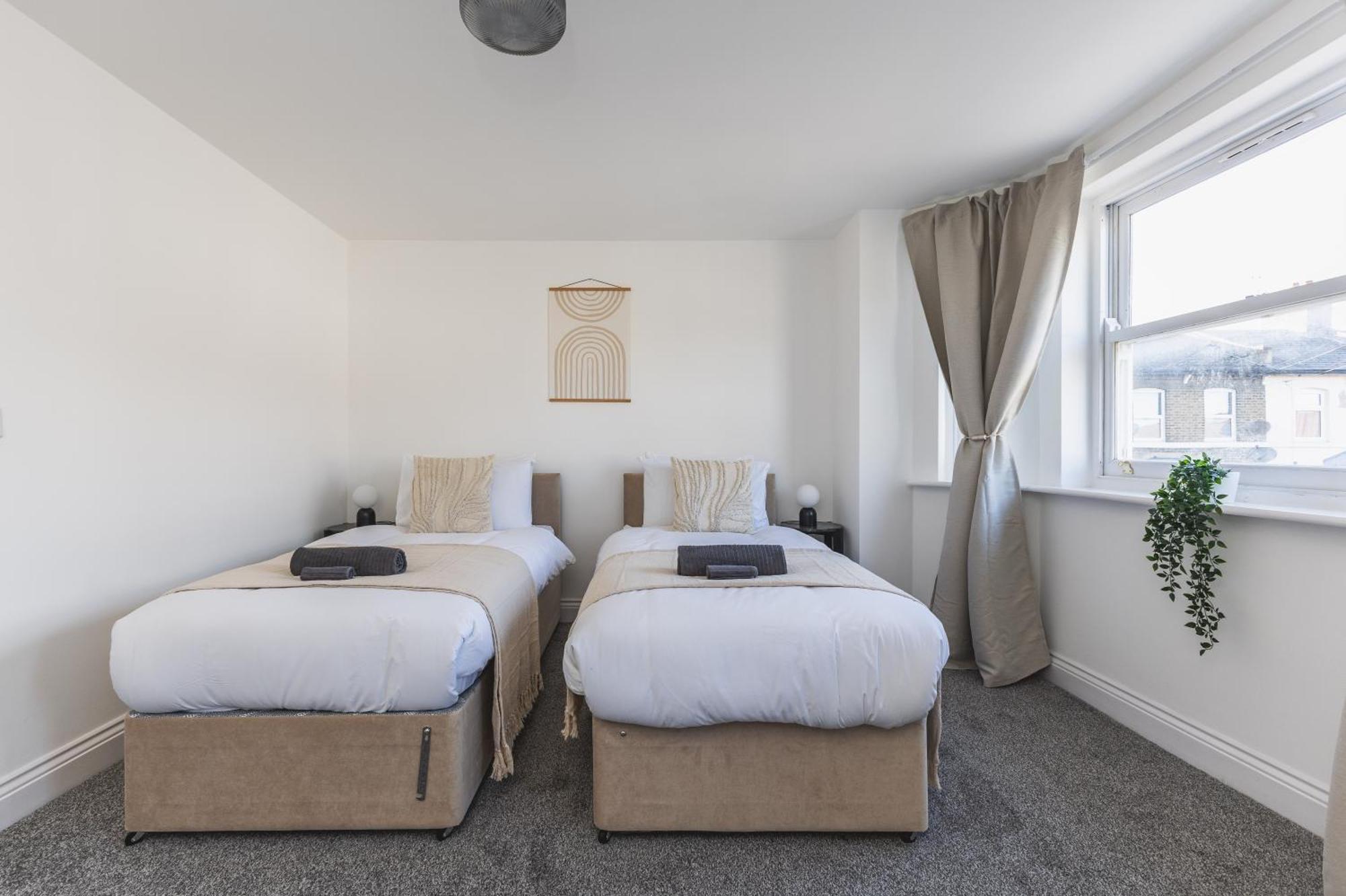 Arte Stays: Spacious Garden House In Stratford With Free Parking Holiday home London