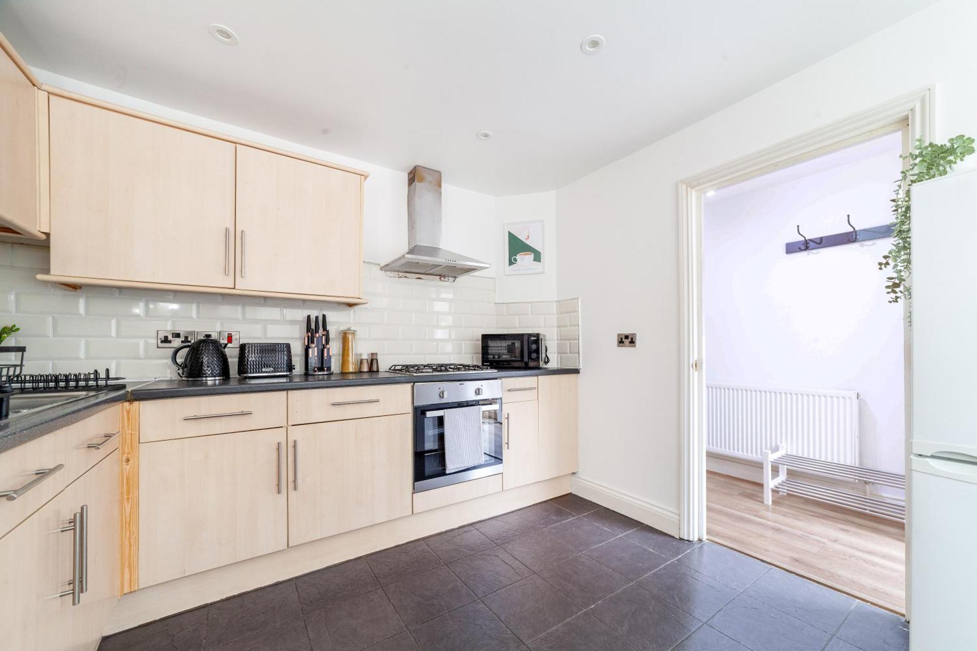 Arte Stays: Spacious Garden House In Stratford With Free Parking Holiday home London