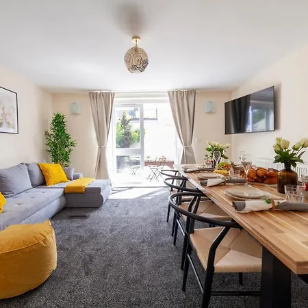 Arte Stays: Spacious Garden House in Stratford with Free Parking London Exterior photo