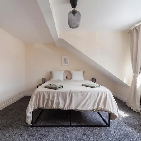 Arte Stays: Spacious Garden House in Stratford with Free Parking London Exterior photo