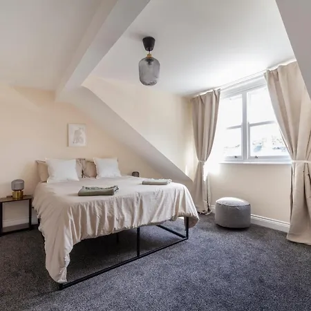 Arte Stays: Spacious Garden House in Stratford with Free Parking London Exterior photo