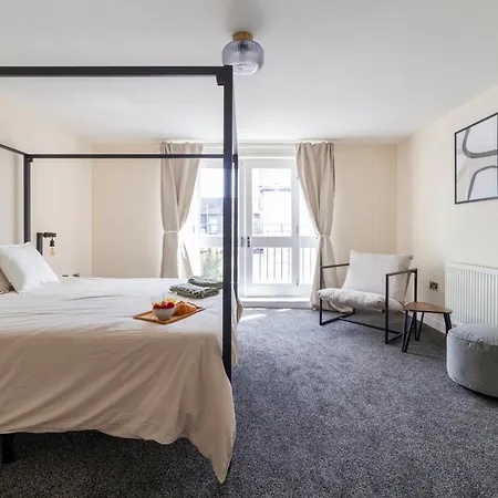 Arte Stays: Spacious Garden House in Stratford with Free Parking London Exterior photo