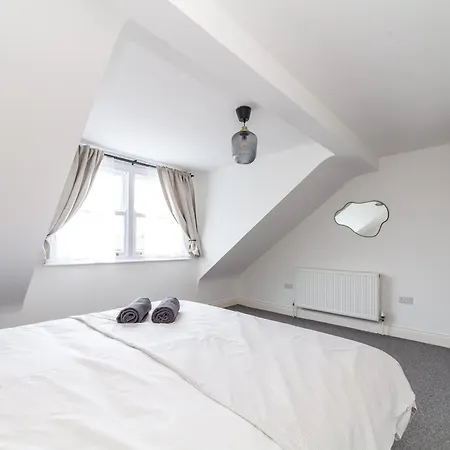 Arte Stays: Spacious Garden House in Stratford with Free Parking London Exterior photo