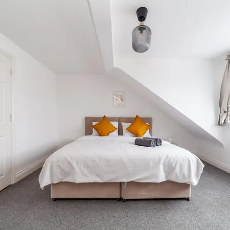 Arte Stays: Spacious Garden House in Stratford with Free Parking London Exterior photo