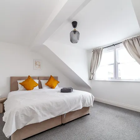 Arte Stays: Spacious Garden House in Stratford with Free Parking London Exterior photo
