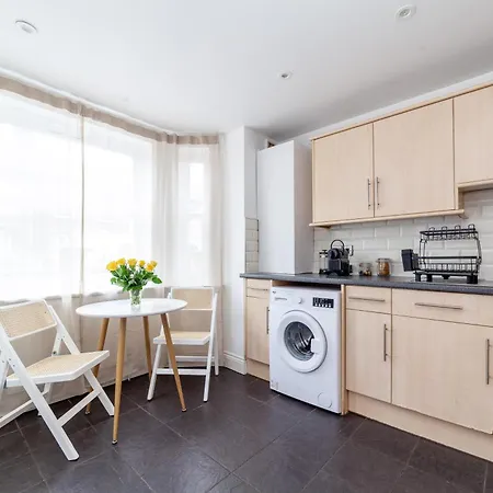 Arte Stays: Spacious Garden House in Stratford with Free Parking London Exterior photo