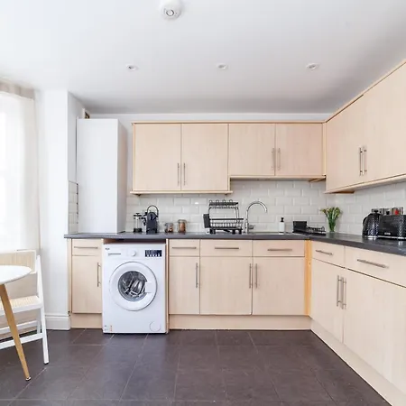 Arte Stays: Spacious Garden House in Stratford with Free Parking London Exterior photo