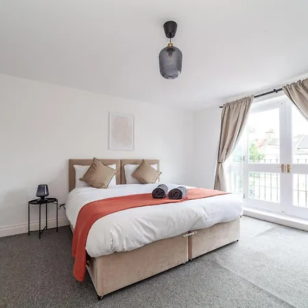 Arte Stays: Spacious Garden House in Stratford with Free Parking London Exterior photo