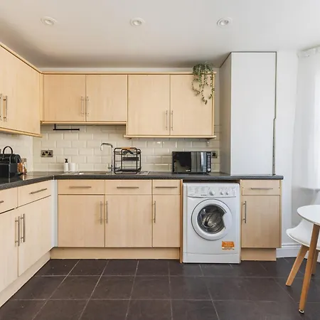 Arte Stays: Spacious Garden House in Stratford with Free Parking London Exterior photo
