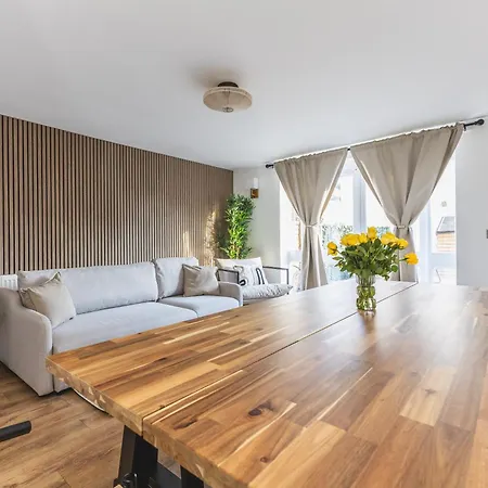 Arte Stays: Spacious Garden House in Stratford with Free Parking London Exterior photo