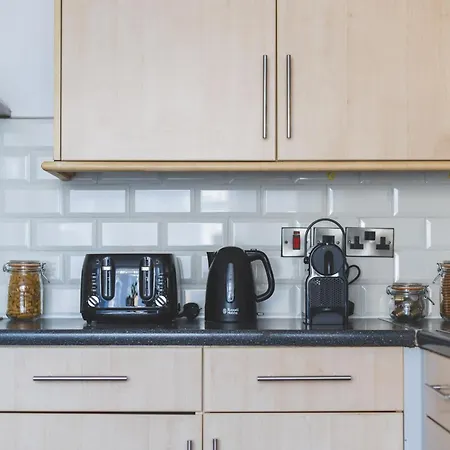 Arte Stays: Spacious Garden House in Stratford with Free Parking London Exterior photo