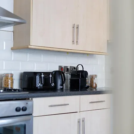 Arte Stays: Spacious Garden House in Stratford with Free Parking London Exterior photo