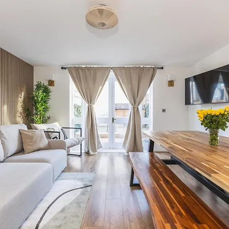 Arte Stays: Spacious Garden House in Stratford with Free Parking London Exterior photo